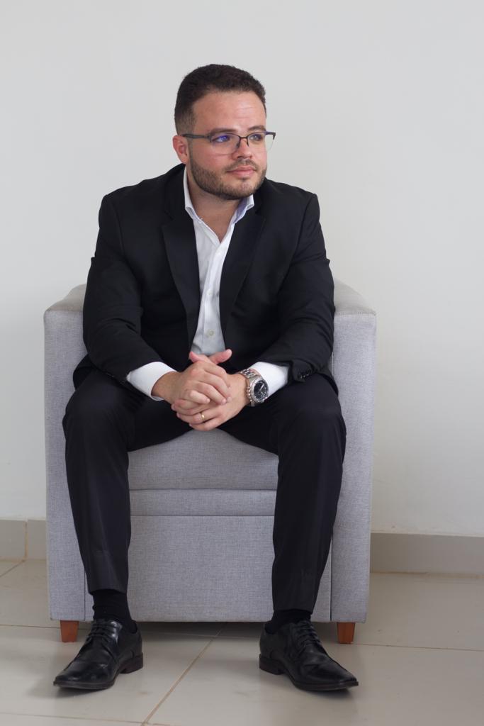 Dr. Tiago Elias, advogado especialista em regularização imobiliária